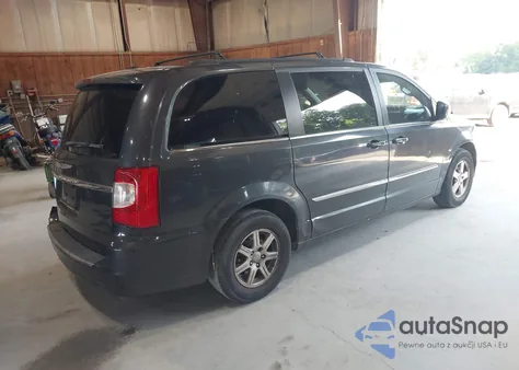 2011 Chrysler Town & Country Touring z USA, uszkodzony, nr VIN 2A4RR5DG9BR708610